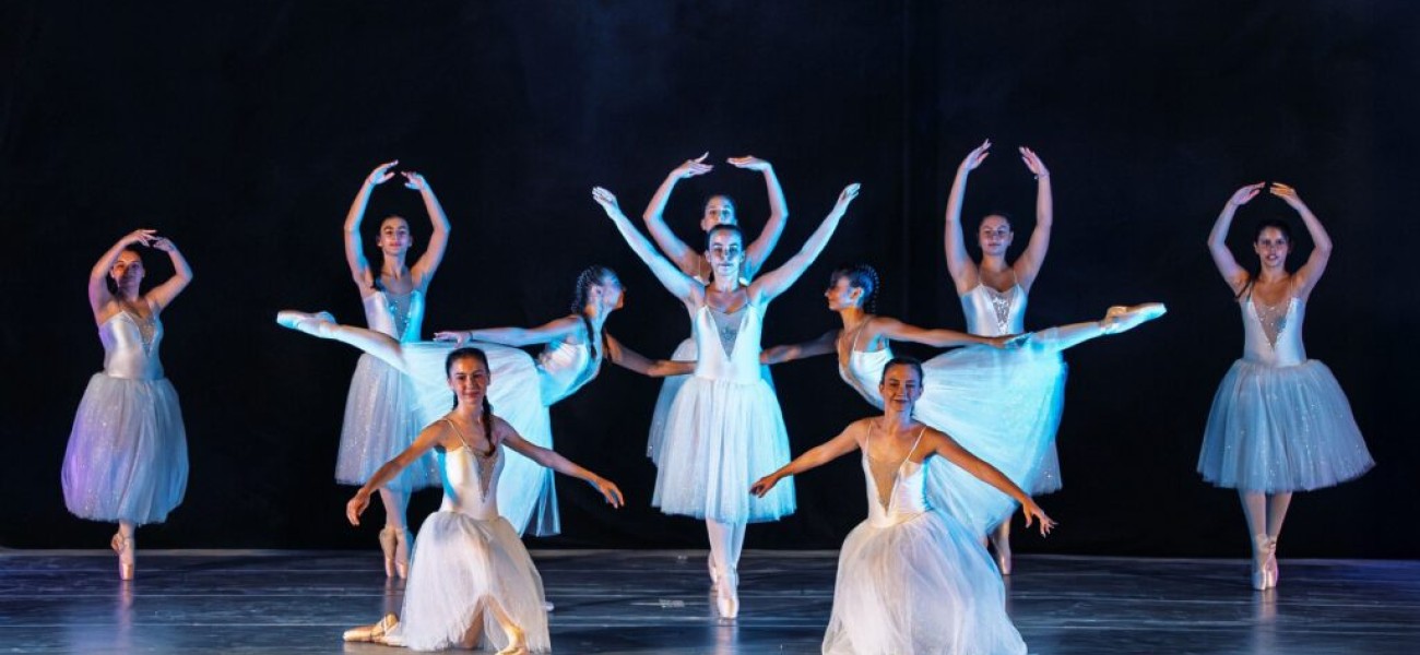 «Χορεύοντας με τα αστέρια της ψυχής» από το Dance Academy – Μαγική βραδιά στο Αγρίνιο